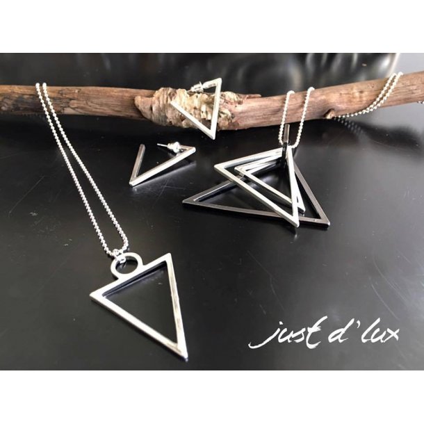 Necklace Single Triangle - Just d&acute;lux.