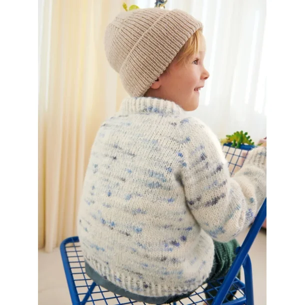 Enkeltopskrift / 2401 Mykt Til Barn / Nr. 05 A&B - Debutant Sweater Junior