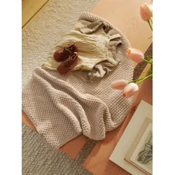 Enkeltopskrift / 2406 Babytepper / Nr. 6 - Bie Teppe