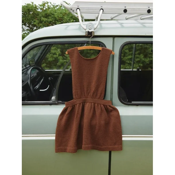 Enkeltopskrift / 2506 Mykt Til Barn / Nr. 05 Belle Dress Junior. 