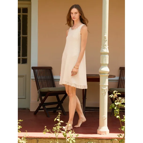 Enkeltopskrift / 2604 Sommerstrikk / Nr. 09 Roselyn Short Dress