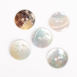 Buet Hvid Knap I Musling 20mm