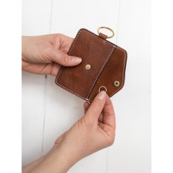 RE:Designed Project 28 - Tilbehr Etui i Lder Fv. Valnd/Guld - SPAR 40%