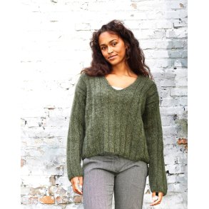 Bella By Permin - Sweater i bred rib med V-hals - Enkeltopskrift 8932111