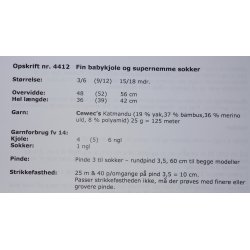 Babykjole og supernemme sokker i Katmandu - Cewec - Enkeltopskrift nr 4412