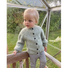 PetiteKnit - Novice Cardigan Mini Chunky Edition - Enkeltopskrift