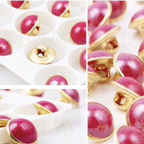 Metalknap med kunstig perle - I R�d (no.229)