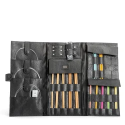 Muud - Lucy - Hndlavet lderetui til dit strikkeudstyr Farve Sort