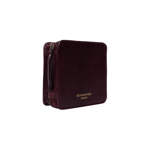 RE:Designed Project 83 - N�le Organizer - Farve Dark Cherry