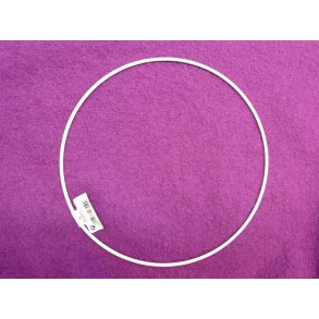 Hvid metal ring. �: 30 Cm.