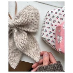 Petiteknit - December Bow - Enkeltopskrift