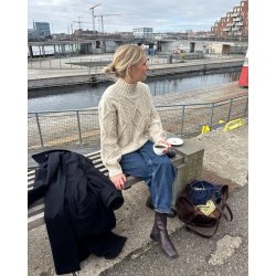  Petiteknit - Saga Sweater - Enkeltopskrift