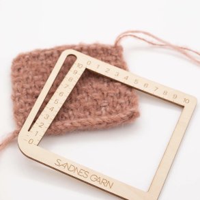 Pinde & Strikkefastheds mler i tr - Sandnes Garn